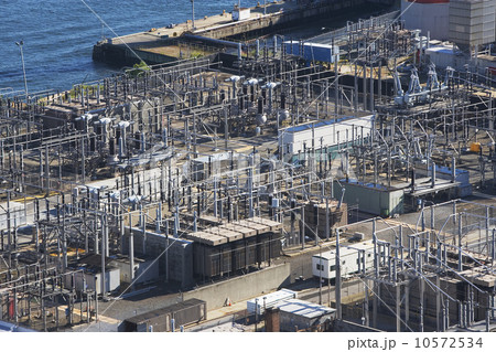 Aerial view of power plant 10572534