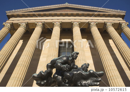 USA, Pennsylvania, Philadelphia, low angle view of Philadelphia Museum Of Art facade 10572615