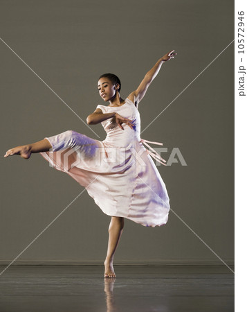 African female ballet dancer dancing African female ballet dancer dancing 10572946