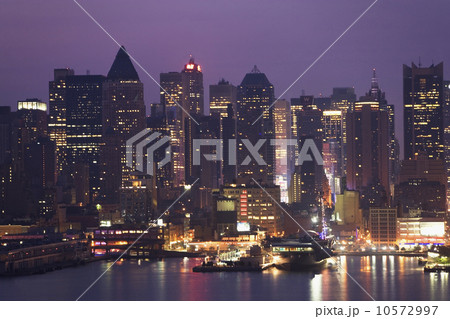 USA, New York State, New York City, Skyline seen from New Jersey 10572997