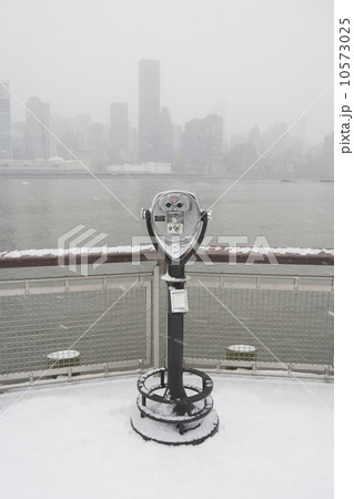 USA, New York City, coin operated binoculars overlooking foggy Manhattan 10573025