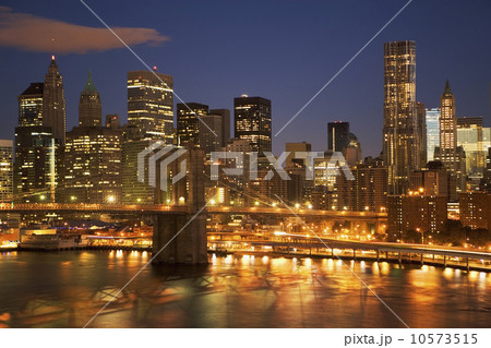 USA, New York State, New York City, Brooklyn Bridge and Manhattan skyline at night USA, New York State, New York City, Brooklyn Bridge and Manhattan skyline at night 10573515