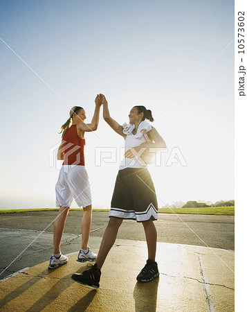 Basketball players 10573602
