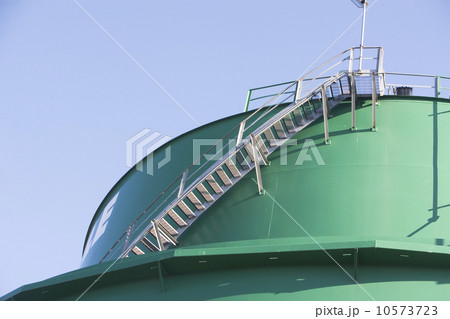 USA, New York City, Green storage tank 10573723