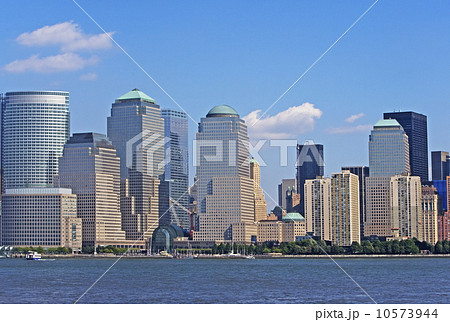 Waterfront cityscape Waterfront cityscape 10573944