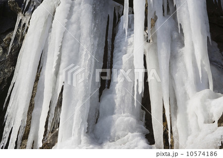 USA, New York State, Croton on Hudson, Icicles USA, New York State, Croton on Hudson, Icicles 10574186