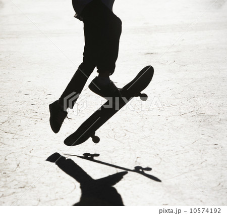 Silhouette of skateboarder 10574192