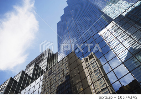 USA, New York State, New York City, Manhattan, Low angle view of skyscrapers 10574345