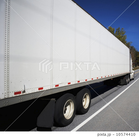 USA, Vermont, white semi truck 10574410