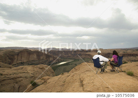 Couple in camping chairs over-looking canyon Couple in camping chairs over-looking canyon 10575036