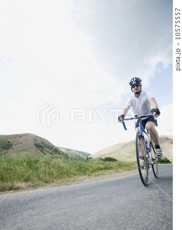 Cyclist on country road 10575557