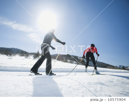 Couple cross country skiing Couple cross country skiing 10575904