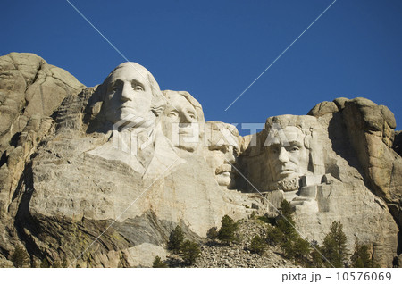 Low angle view of Mount Rushmore, Black Hills, South Dakota, United States 10576069