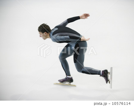 Male speed skater skating 10576114