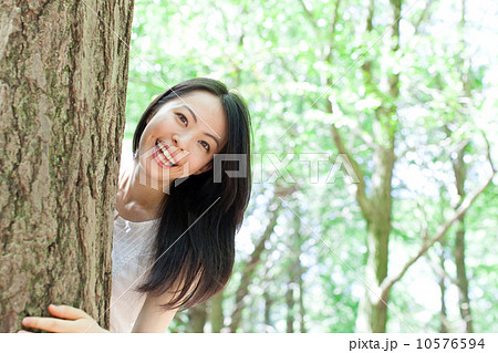 森の中の女の子 森の中の女の子 10576594