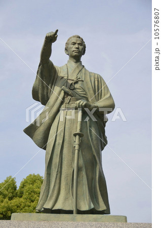 勝海舟の銅像（墨田区役所･うるおい広場／東京都墨田区吾妻橋1-23-20） 10576807