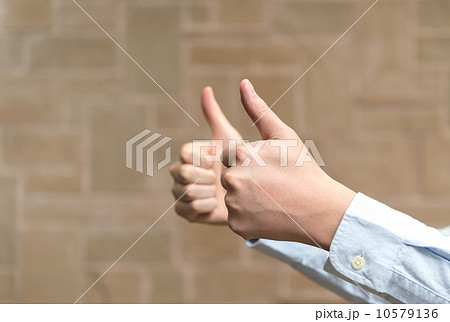 サムズアップ　 10579136