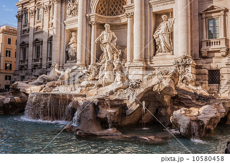 Trevi Fountain - famous landmark in Rome 10580458