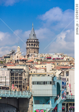 Cityscape with Galata Tower over the Golden Horn in Istanbul, Tu Cityscape with Galata Tower over the Golden Horn in Istanbul, Tu 10580530