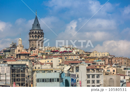 Cityscape with Galata Tower over the Golden Horn in Istanbul, Tu Cityscape with Galata Tower over the Golden Horn in Istanbul, Tu 10580531