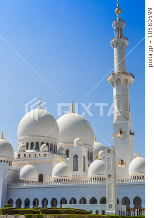 Sheikh Zayed Grand Mosque in Abu Dhabi, the capital city of Unit Sheikh Zayed Grand Mosque in Abu Dhabi, the capital city of Unit 10580599