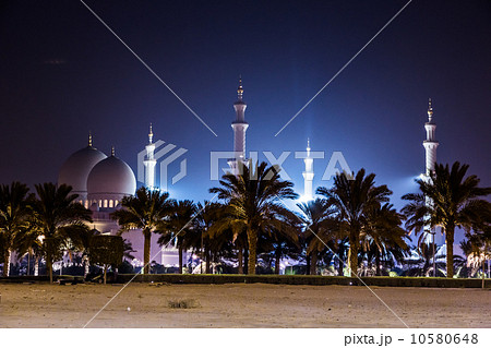 Sheikh Zayed Mosque at night. Abu Dhabi, United Arab Emirates 10580648