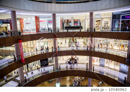 Interior View of Dubai Mall - world's largest shopping mall 10580962