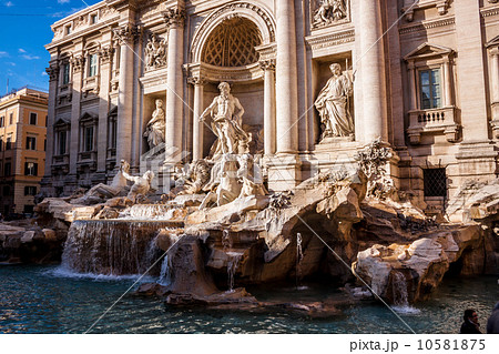 Trevi Fountain - famous landmark in Rome 10581875