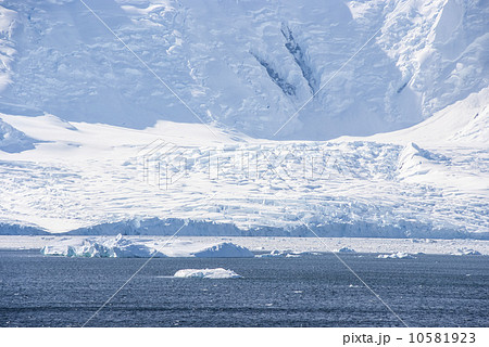 Antarctica - Blue sky 10581923