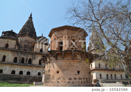 オルチャの霊廟チャトリスと八角形のお堂 10583566