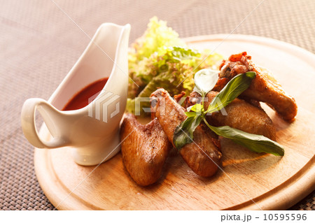 Grilled Chicken Wings with Sauce 10595596