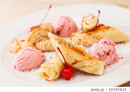 pancakes with ice cream for kids 10595635