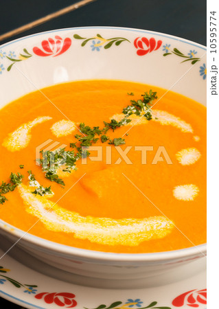pumpkin cream soup 10595774