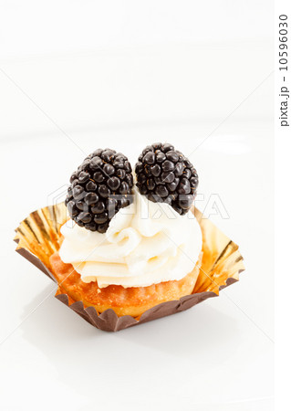 blackberry tart 10596030
