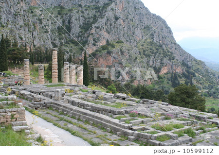 ギリシャ・デルフィのアポロン神殿 10599112