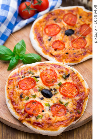 Vegetarian mini pizza 10599409