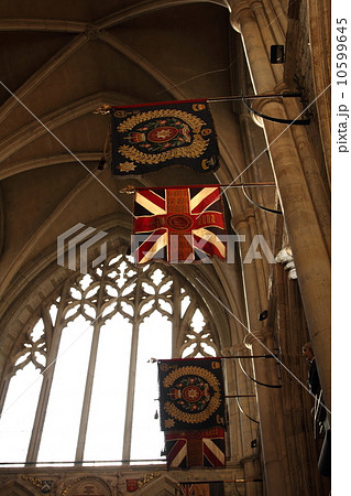 ロンドン　サザーク大聖堂　旗 10599645