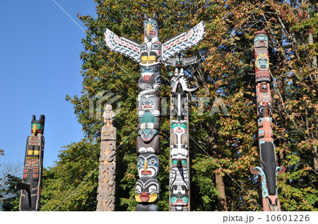 Totem shaped in Stanley park 10601226