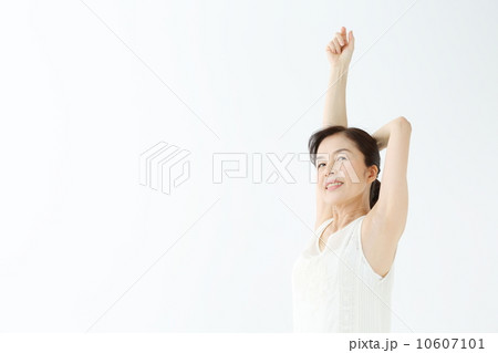 ストレッチ・シニア女性 10607101