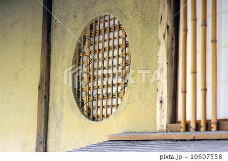 夕佳亭の円窓 10607558