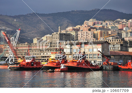 Shipyard - industrial view, Genoa, Italy 10607709