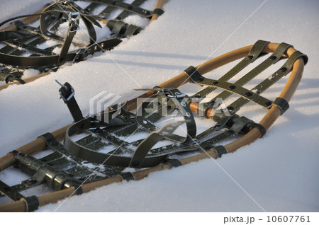 Traditional snowshoes 10607761