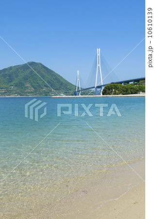 多々羅大橋と大三島の海岸 10610139