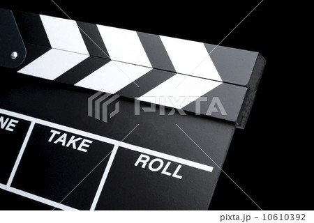 黒背景にカチンコのアップ 黒背景にカチンコのアップ 10610392