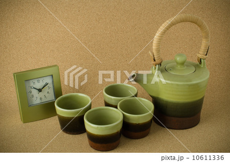 Green ceramic tea set 10611336