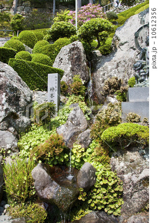 ２７番札所神峯寺の石清水 10612356