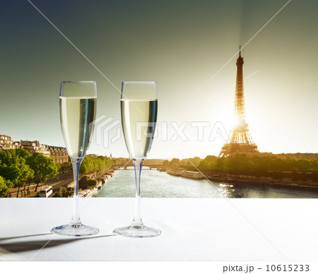 champaign Glasses and Eiffel tower in Paris champaign Glasses and Eiffel tower in Paris 10615233