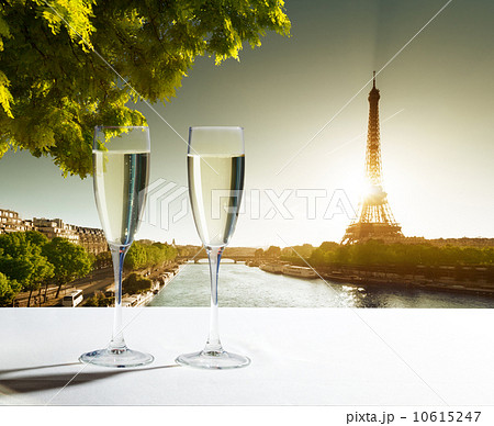 champaign Glasses and Eiffel tower in Paris champaign Glasses and Eiffel tower in Paris 10615247