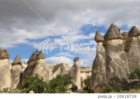 カッパドキアのきのこ岩(8) カッパドキアのきのこ岩(8) 10618739