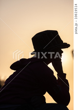 Girl Teen Sitting Silhouette  10619514